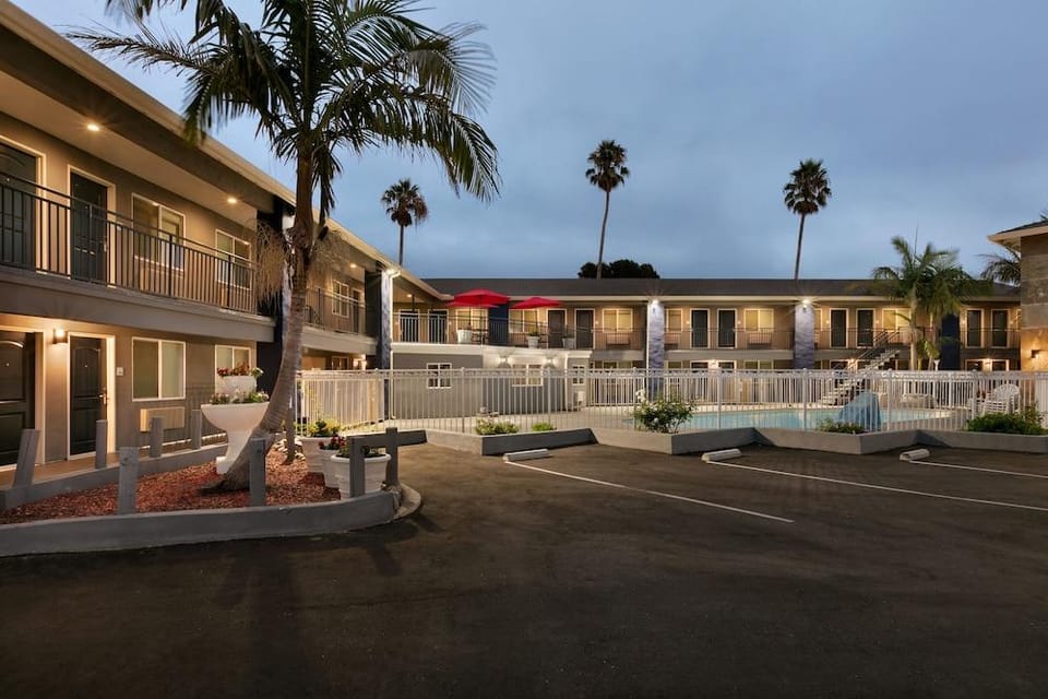 Torch Lite Inn Hotel in Santa Cruz