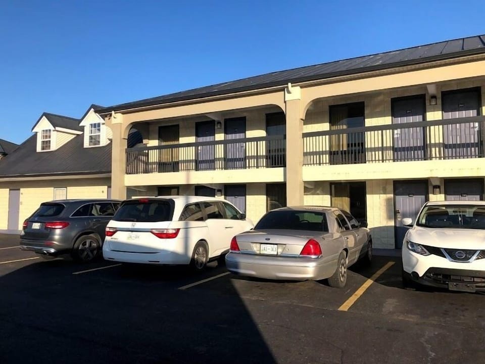 Legacy Inn Sumner Hotel in Gallatin