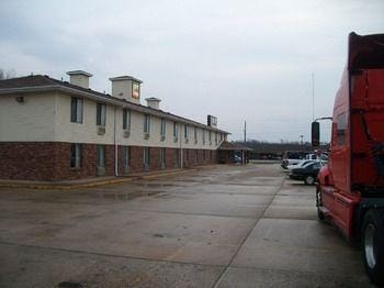 Budgetel Inn and Suites Hotel in Ozark Mountains