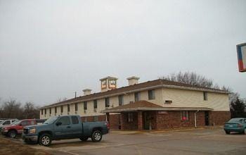 Budgetel Inn and Suites Hotel in Ozark Mountains