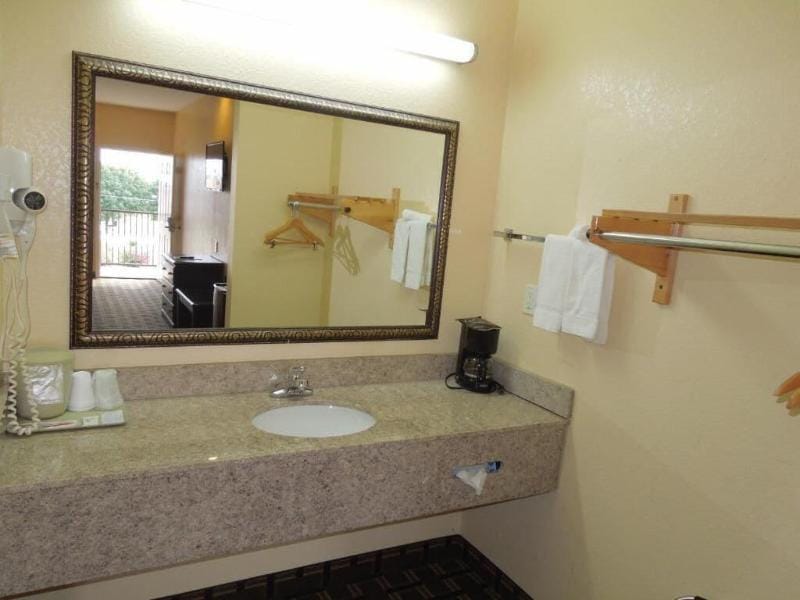 Homegate Inn and Suites Hotel in Marion