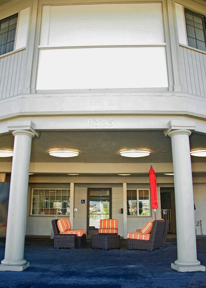 Sands by The Sea Hotel in Sierra Nevada