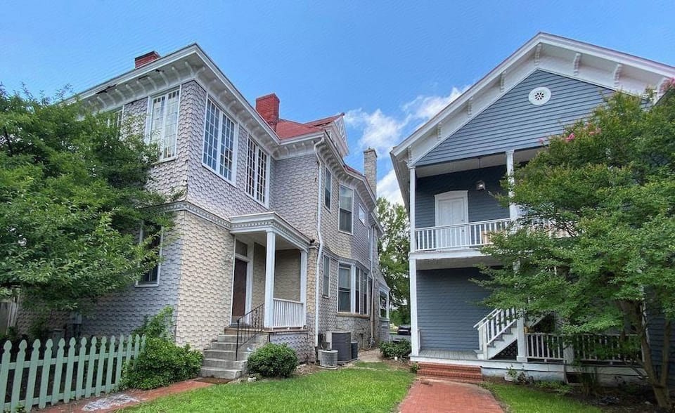 The Queen Anne Inn Hotel in North Augusta
