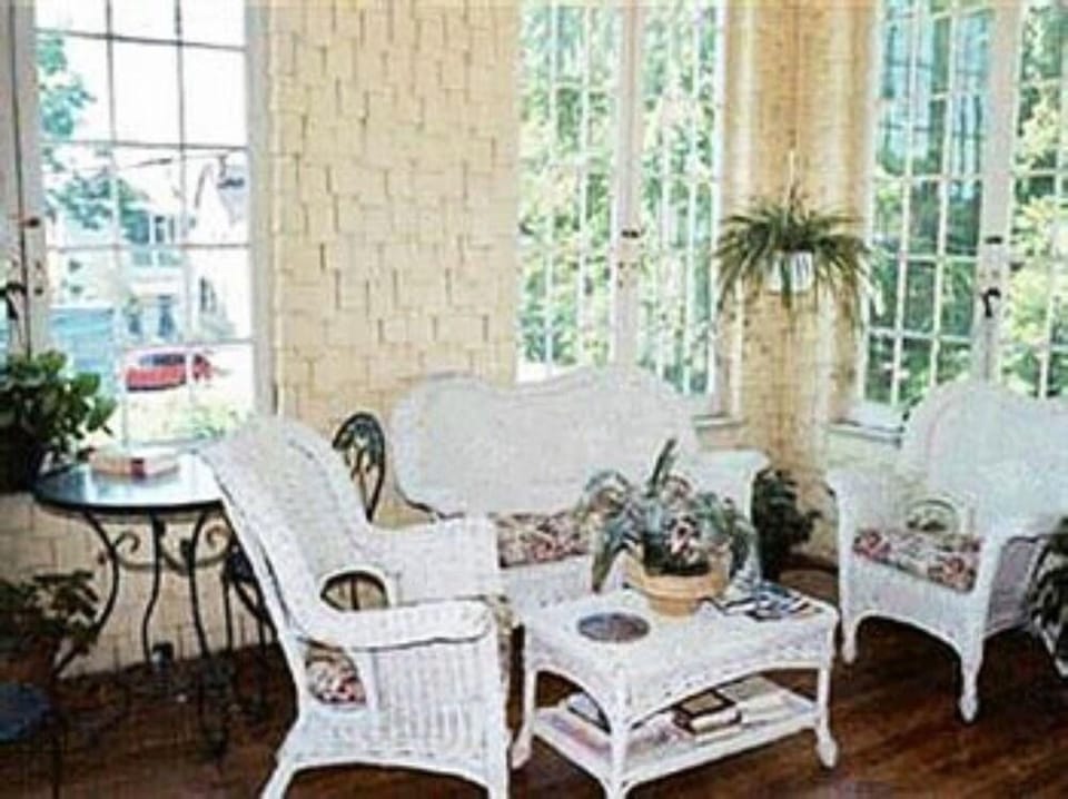 The Queen Anne Inn Hotel in North Augusta