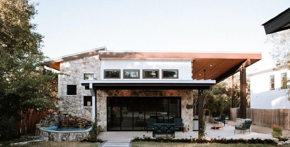 Square Inn Hotel in Wimberley
