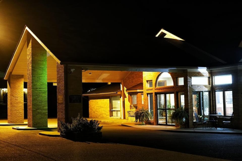 Four Seasons Motel Hotel in Indiana