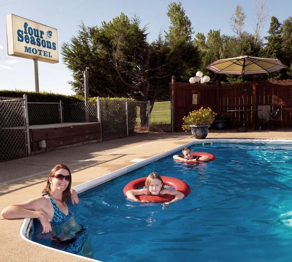 Four Seasons Motel Hotel in Indiana