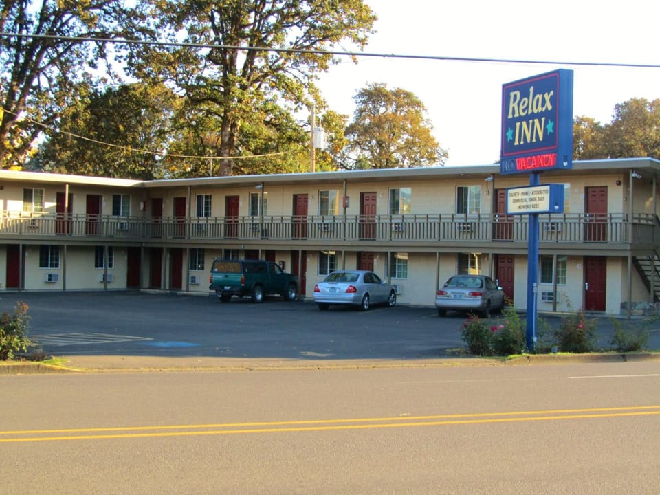 Relax Inn - Cottage Grove Motel in Cottage Grove