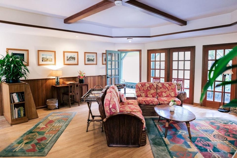Kilauea Lodge and Restaurant Hotel in Volcano
