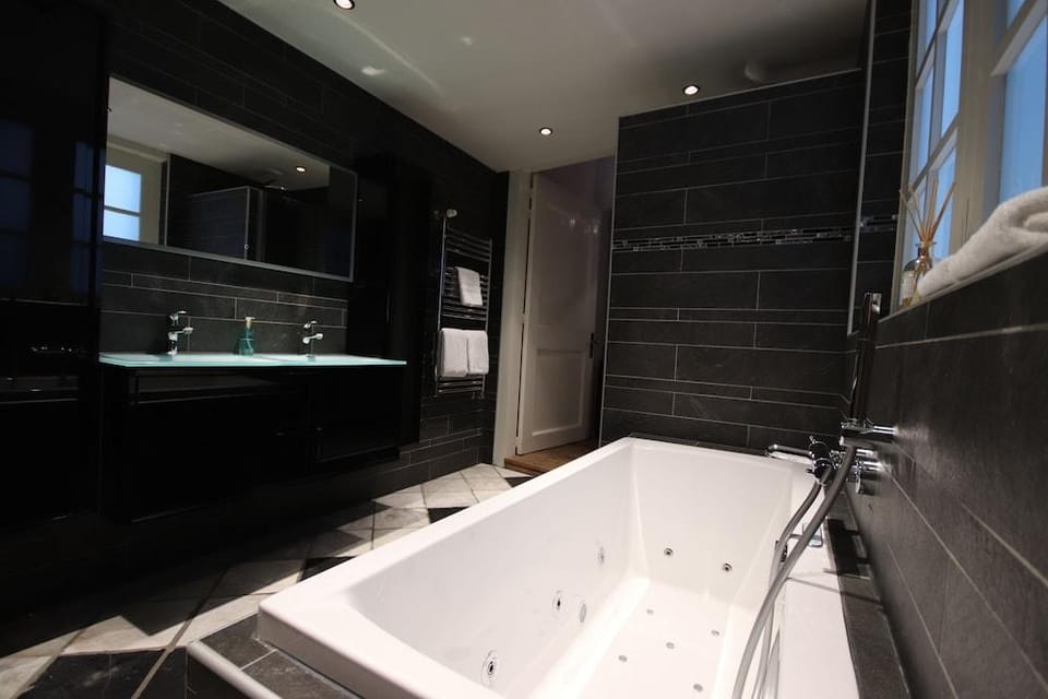 Boutique Hotel Steenhof Suites - Adults Only Hotel in Leiden
