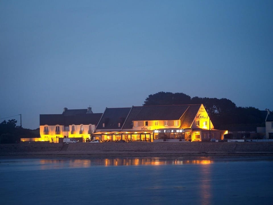 Le Castel Ac h Hotel in Plouguerneau