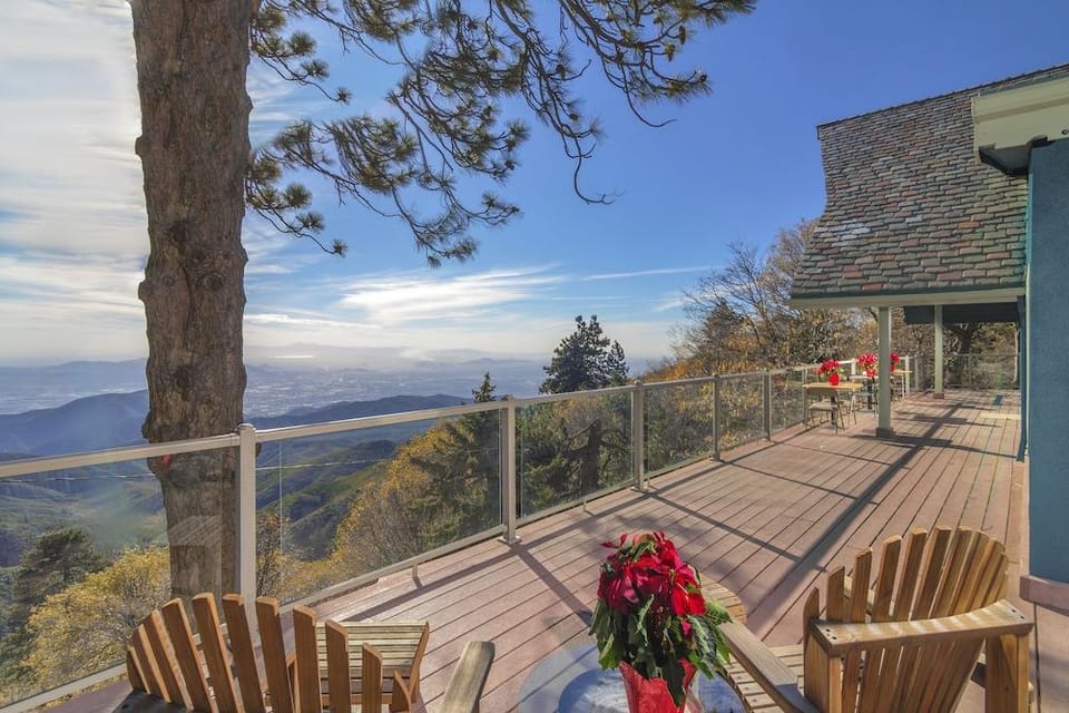 The Sky View Inn Hotel in Lake Arrowhead