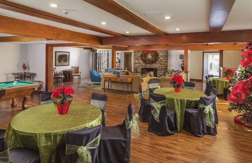 The Sky View Inn Hotel in Lake Arrowhead