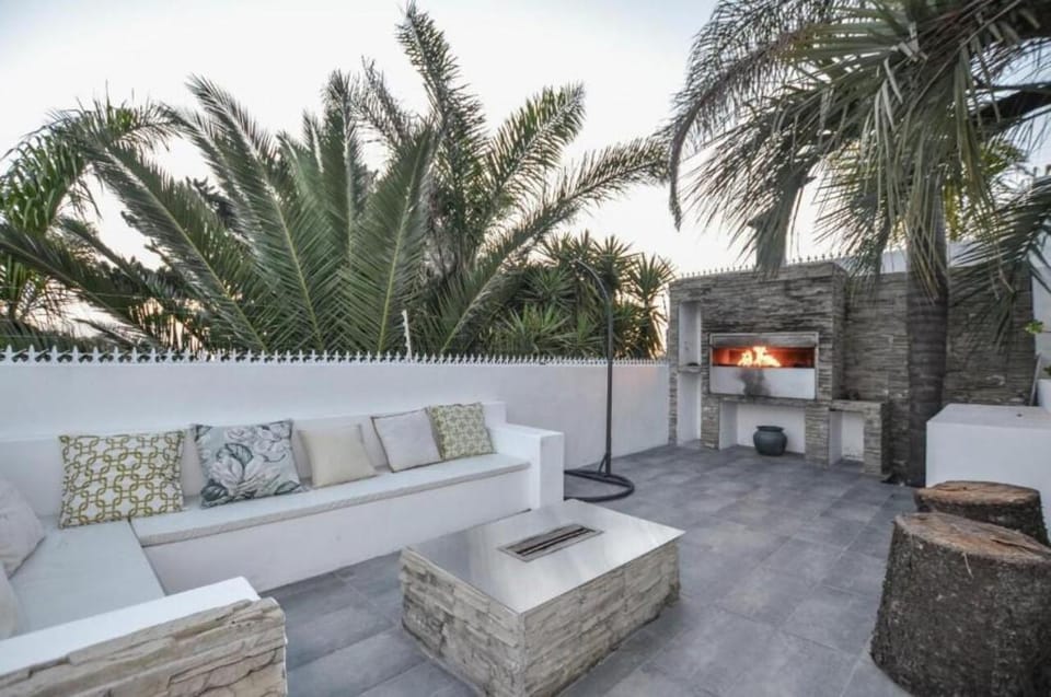 Capo Cabana Guesthouse Hotel in Cape Town
