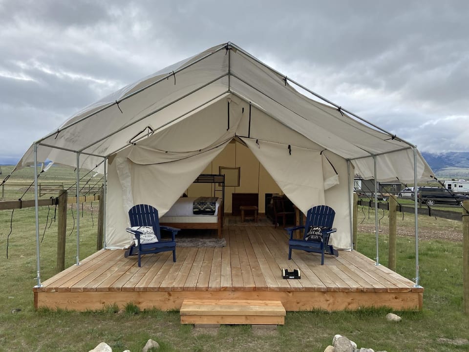 Yellowstone Dreamin Camp Hotel in Montana