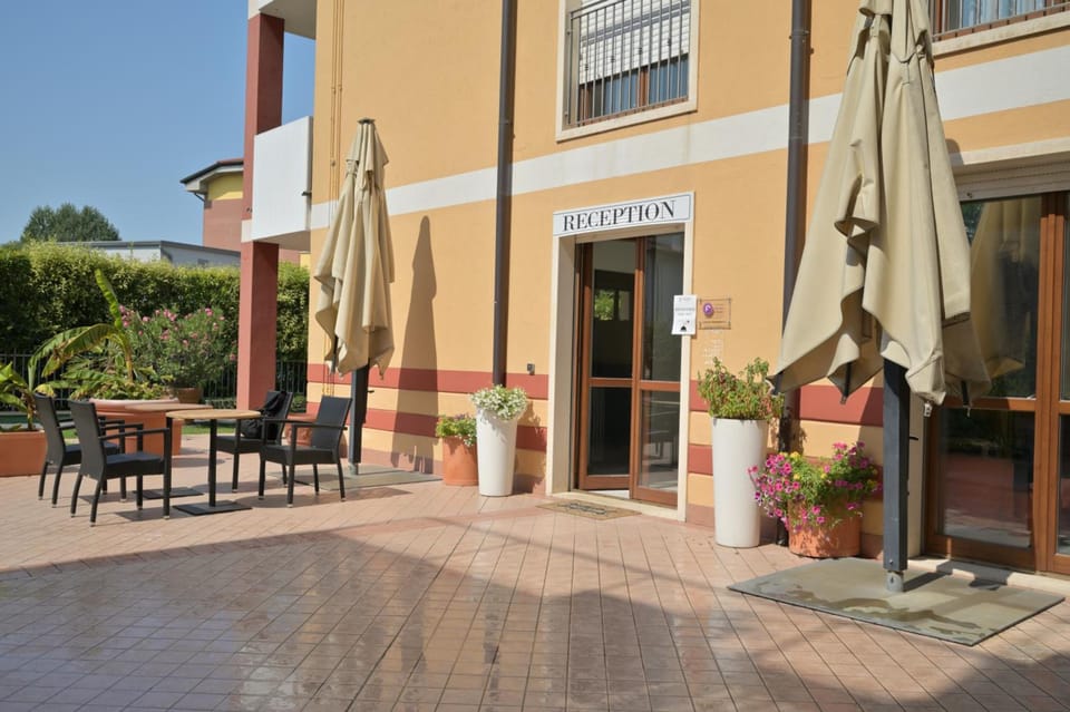 Ferretti Residence Garda Palace Apartment hotel in Peschiera del Garda