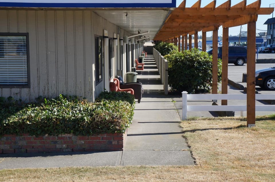 Westward Inn & Suites Motel in Langley