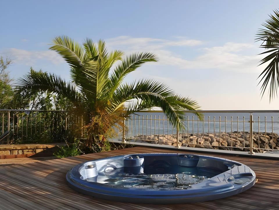Hot tub