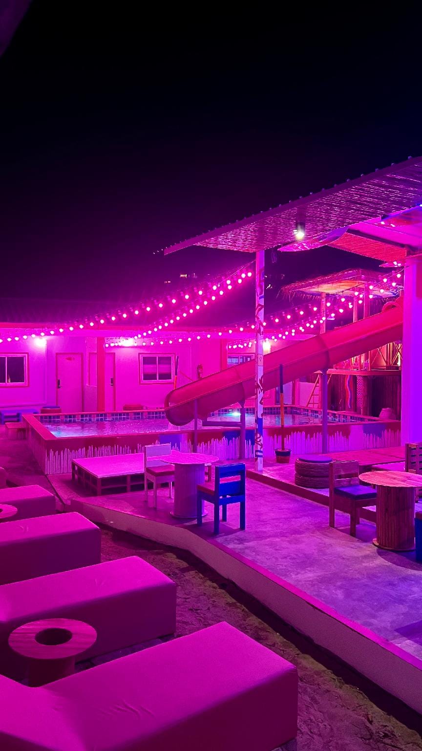 Poolside bar