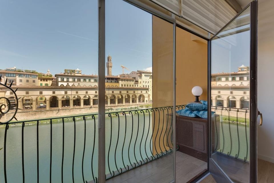 Ponte Vecchio Balcony Hotel in Florence