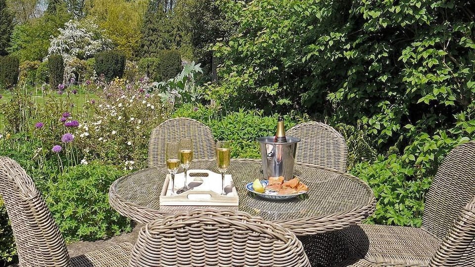 Aintree Cottage Hotel in West Oxfordshire District