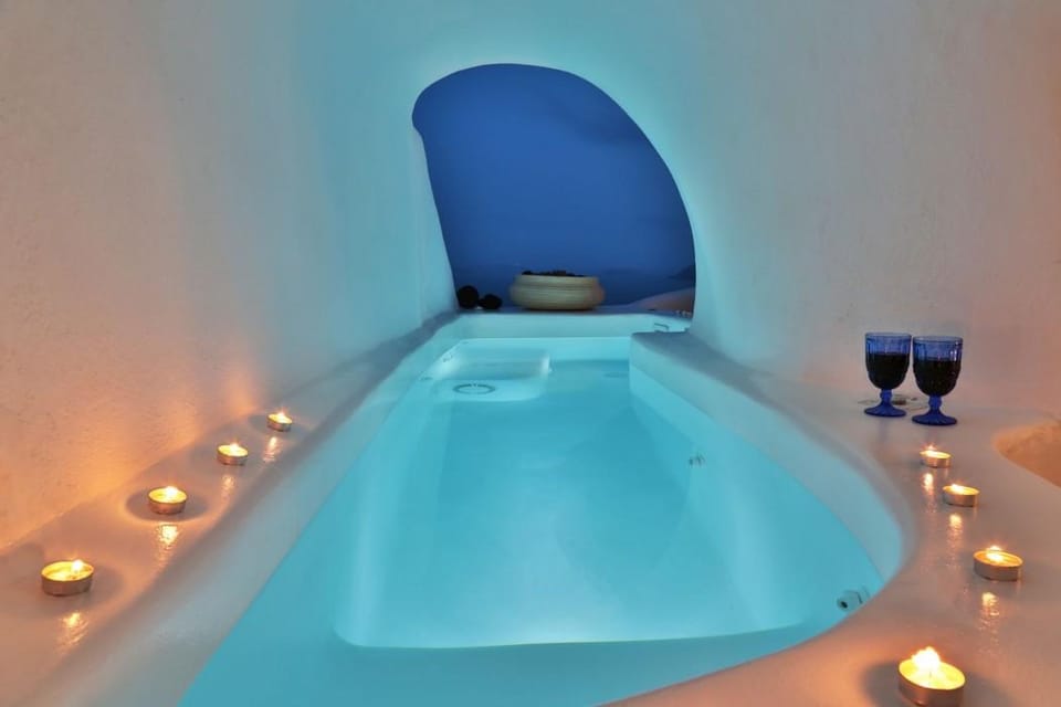 Lava Caves Hotel in Oia