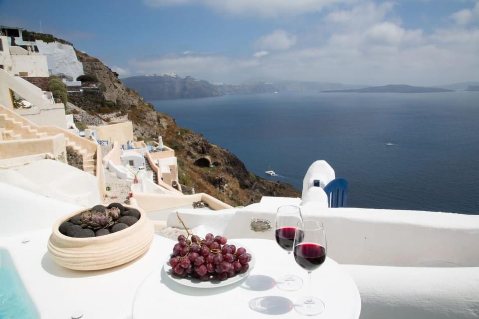 Lava Caves Hotel in Oia