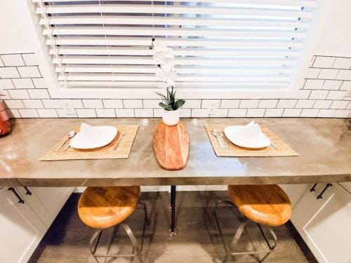 Relax & Enjoy This Spacious Gem In Easy Location Hotel in Washington