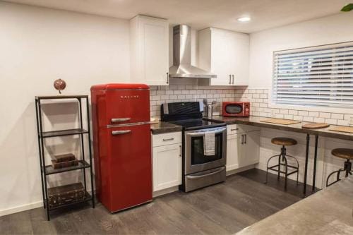 Relax & Enjoy This Spacious Gem In Easy Location Hotel in Washington