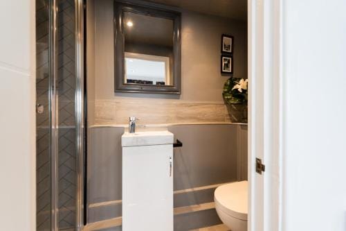 TRIG-Private Studio, Courtyard, Walk to Fistral Hotel in Newquay