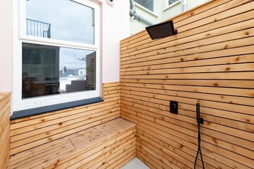 MORLANOW-Private entrance, courtyard, sea views Hotel in Newquay