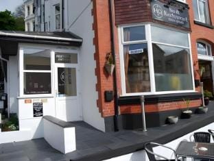 Rosslyn Hotel in Douglas