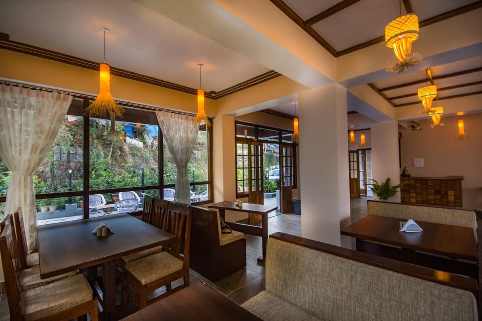 Hotel 100 Petals - Gangtok 12 mins from MG Marg Hotel in India