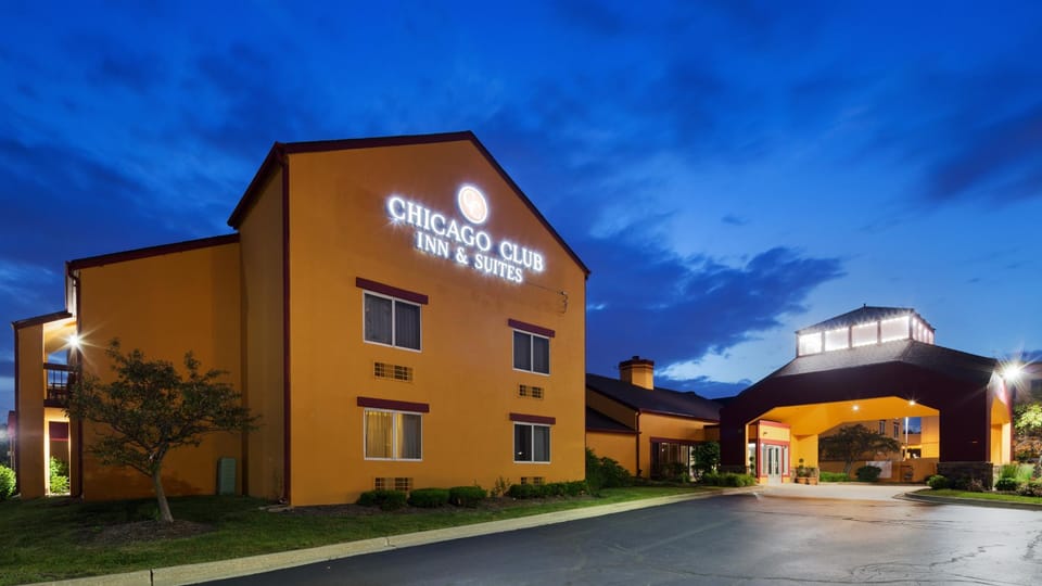 Chicago Club Inn Suite Hotel in Westmont