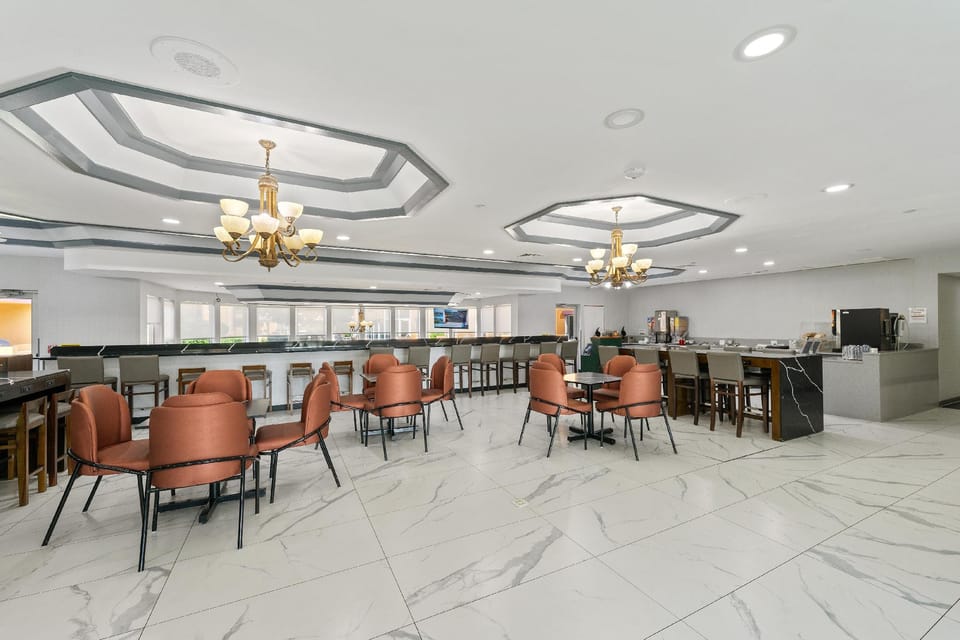 Chicago Club Inn Suite Hotel in Westmont