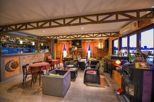 San Art Floating Hostel & Apartments Hostel in Belgrade