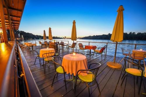 San Art Floating Hostel & Apartments Hostel in Belgrade