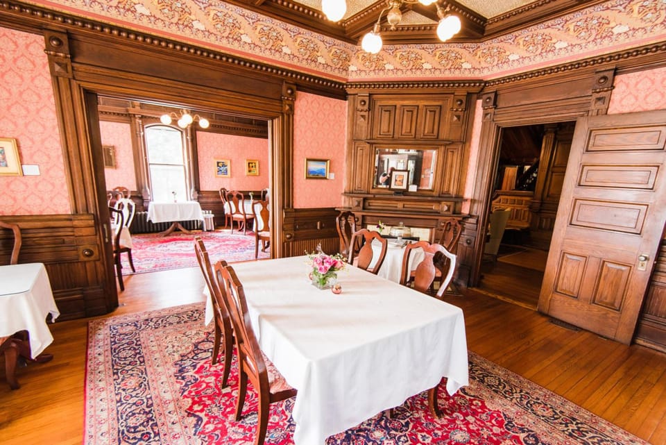 Cedar Crest Inn Hotel in Asheville