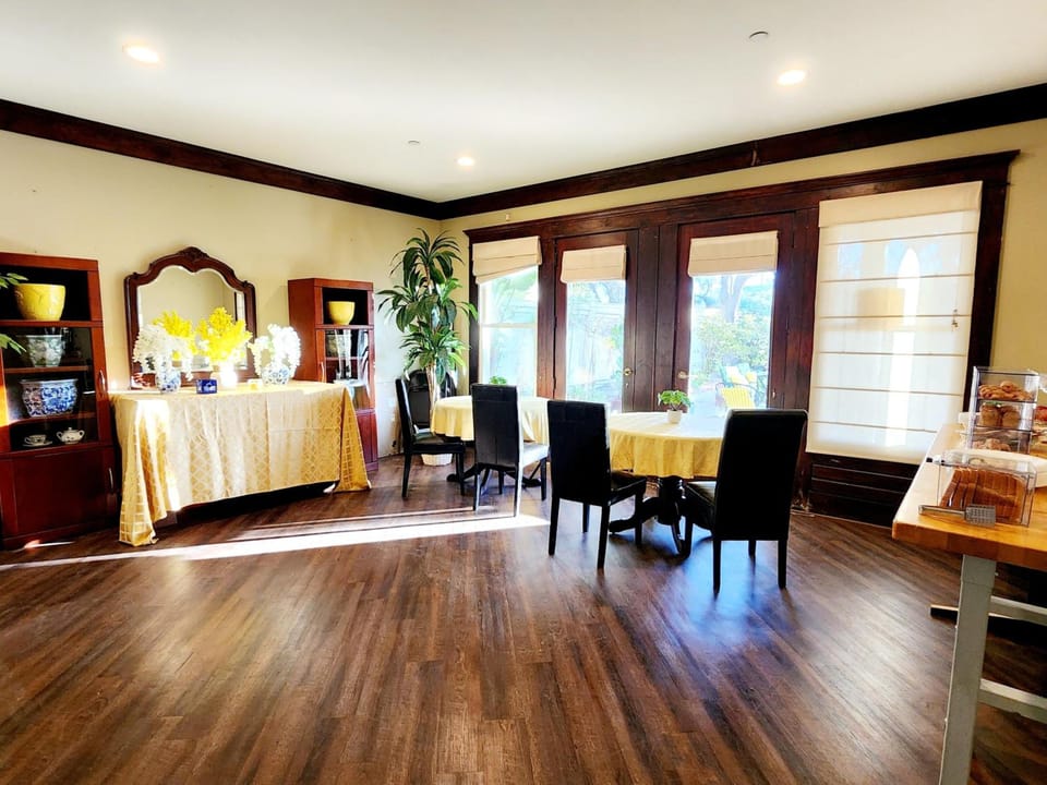 Santa Paula Inn Hotel in Southern California