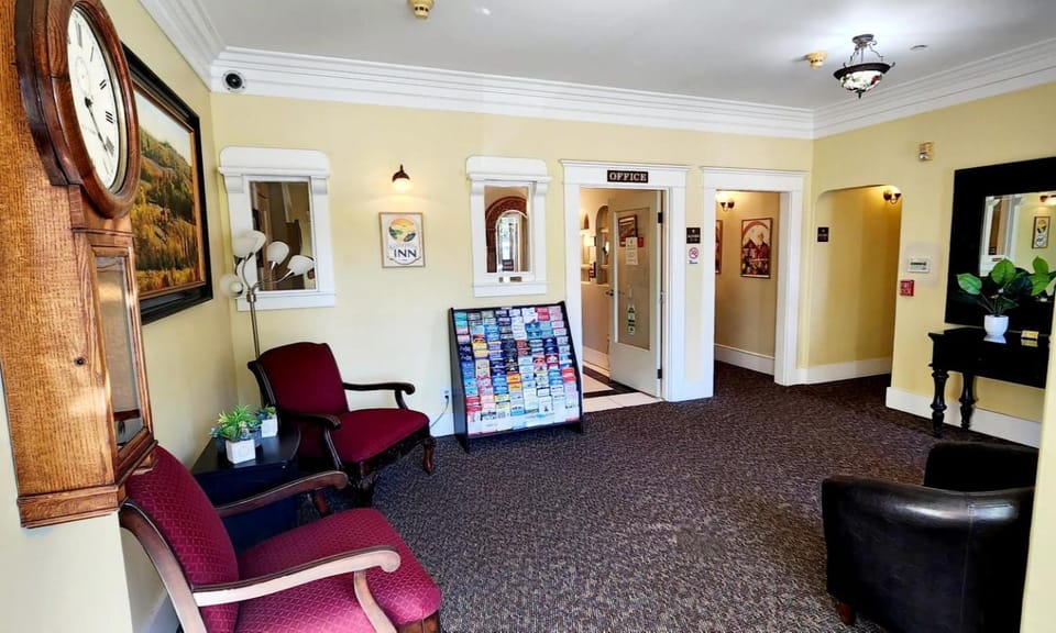 Santa Paula Inn Hotel in Southern California