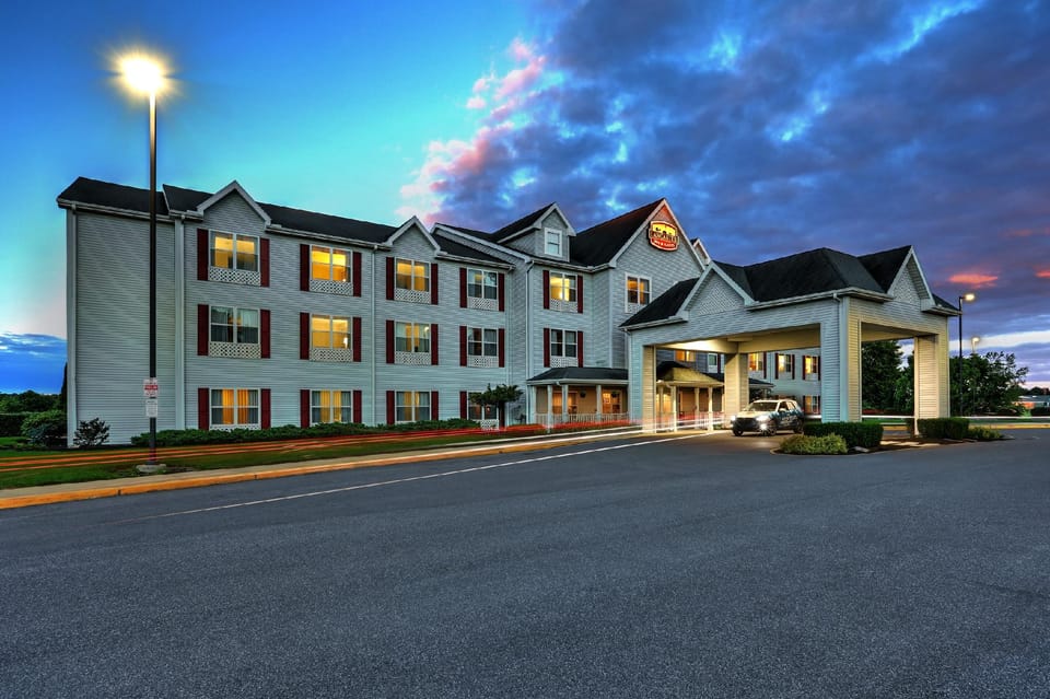 Lancaster Inn & Suites  Hotel in Manheim