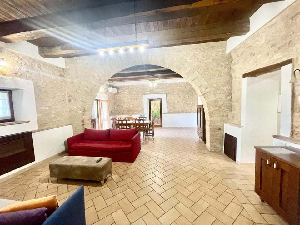 Ab Fab villa with pool, huge grounds, mediation park, child activity park - exc Resort in Umbria