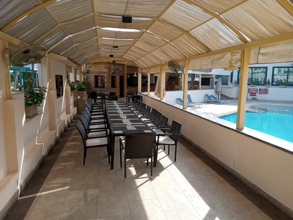 Poolside bar