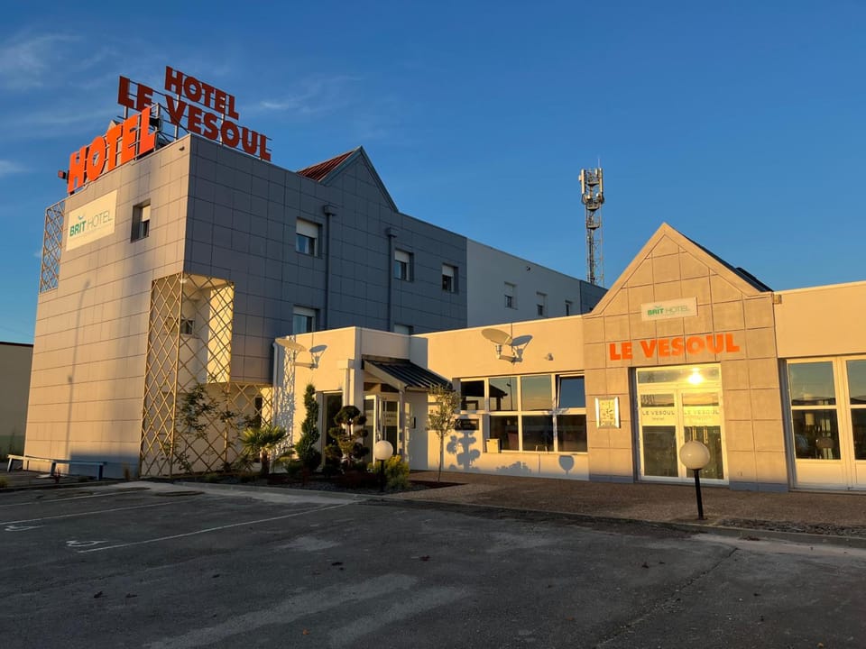 BRIT HOTEL LE VESOUL Hotel in Switzerland