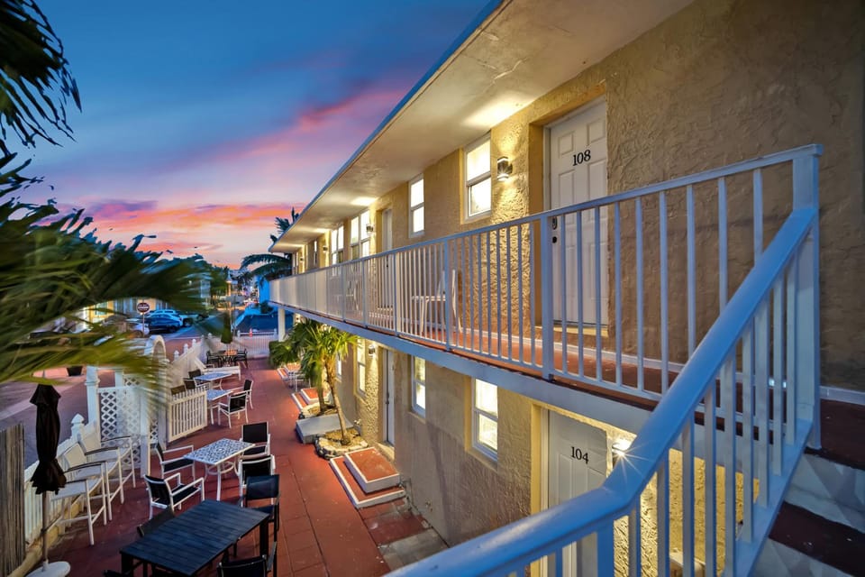 Laguna Blu Beach Apartment hotel in Hollywood Beach