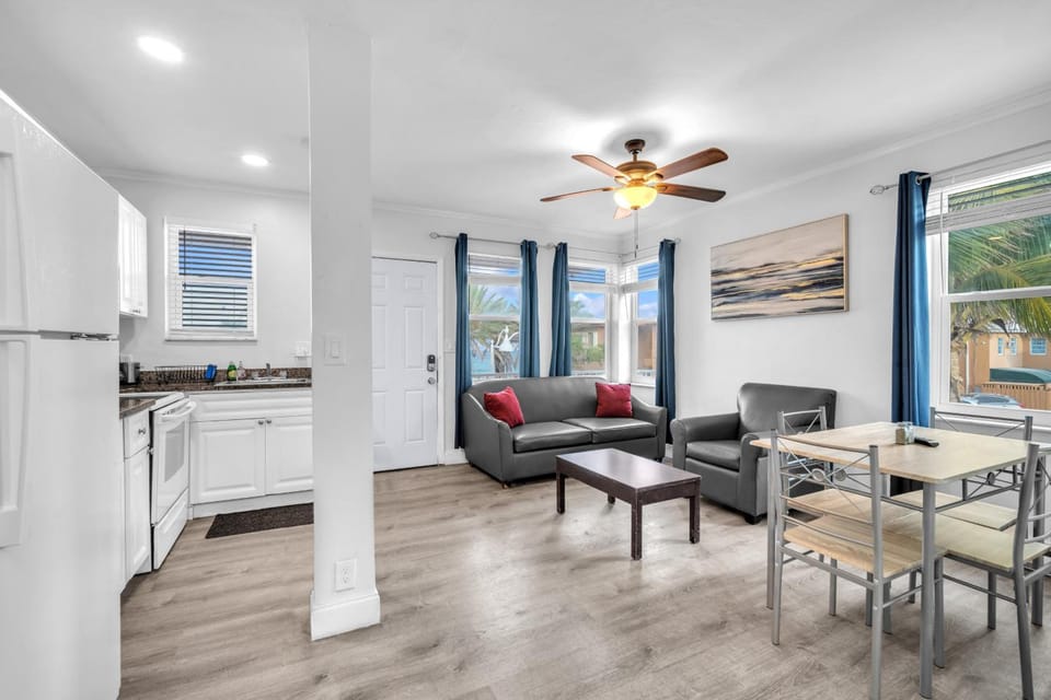 Laguna Blu Beach Apartment hotel in Hollywood Beach
