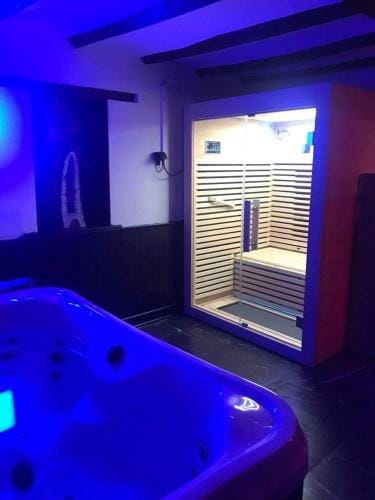 Casa Wellness Floreffe jacuzzi Hotel in Wallonia, Belgium