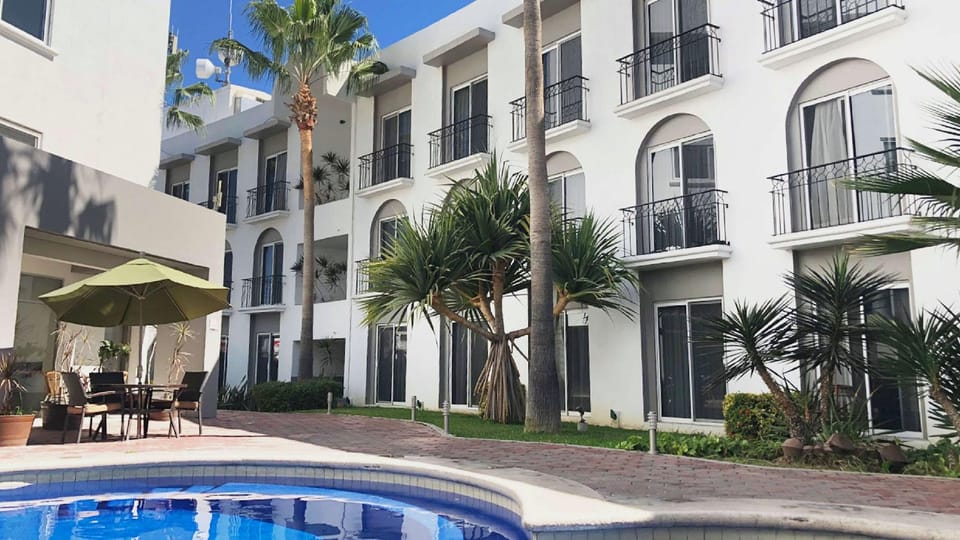 Seven Crown Express & Suites by Kavia Hotel in Cabo San Lucas