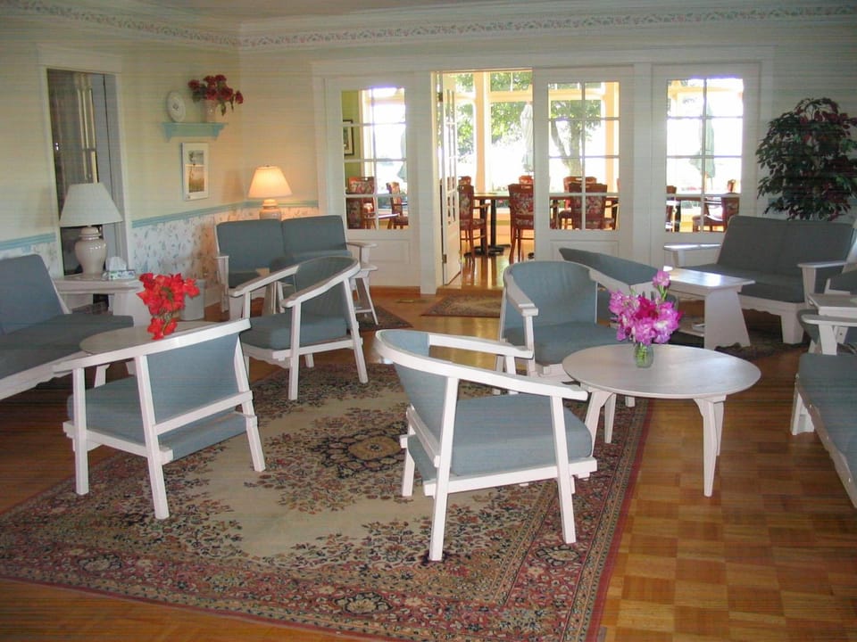 Shaw's Hotel & Cottages Inn in Prince Edward County