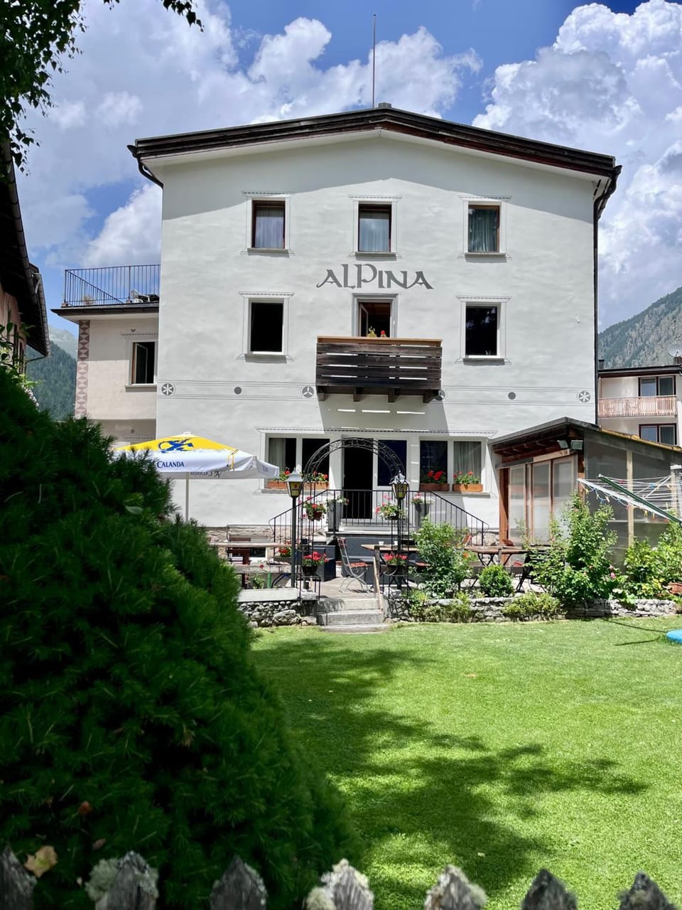 Hotel Alpina Hotel in Canton of Grisons